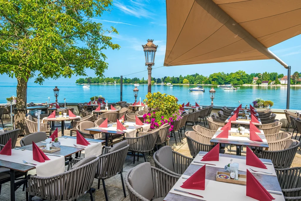 Seeterrasse neue Möbel mit Segel